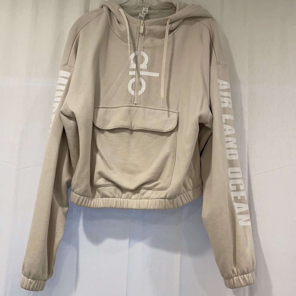 Like-New Alo yoga pullover half zip hoodie
